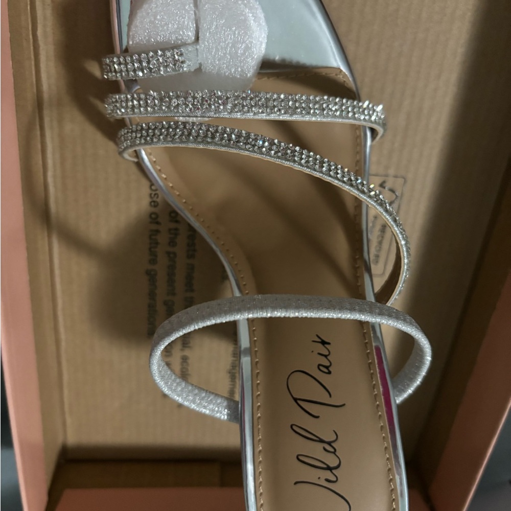 Embellished sandals. Silver. 6M - Picture 2 of 3